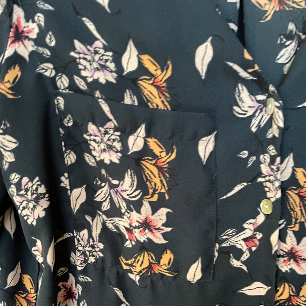 Floral button down blouse - Picture 5 of 6